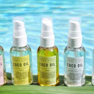 Reise-Set mit Kokosöl und Pflanzenextrakten im Beutel